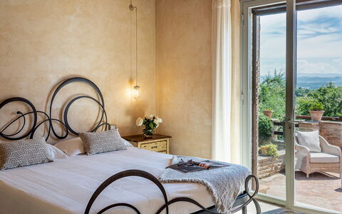L'Oliveta 6: Meubles, Design Intérieur, Chambre, Sol, Lit, Cadre De Lit, Literie, Drap De Lit, Chaise, Linge