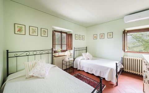 Casa del Sole 4: Lit, Design Intérieur, Chambre, Meubles, Mur, Literie, Sol, Drap De Lit, Plafond, Sol