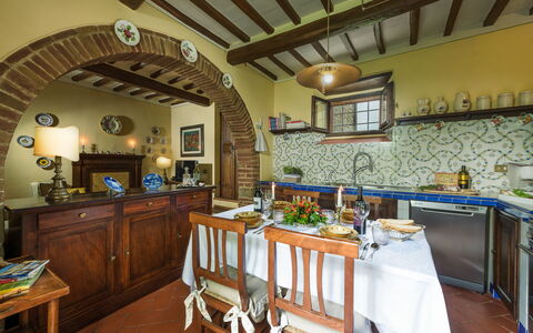 Casa del Sole 4: Meubles, Design Intérieur, Bois, Table, Sol, Pièce, Salle À Manger, Table Cuisine Et Salle A Manger, Chaise, Éclairage