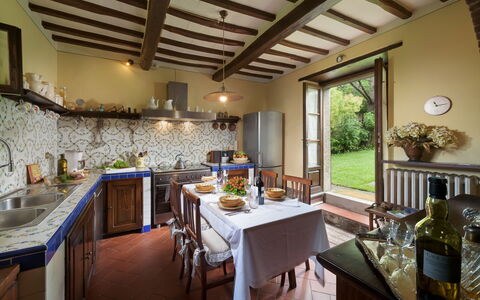 Casa del Sole 4: Meubles, Design Intérieur, Bois, Table, Sol, Cuisine, Domicile, Pièce, Table Cuisine Et Salle A Manger, Chaise
