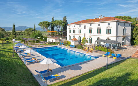 Villa Croci 12: Piscine, Biens, Villa, Ville Resort, Recours, Hôtel