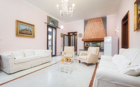 Villa Croci 12: Meubles, Design Intérieur, Sol, Sol, Canapé, Salon, Plafond, Pièce, Éclairage, Table