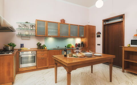 Villa Croci 12: Cabinetry, Sol, Meubles, Bois, Cuisine, Comptoir, Appareil De Cuisine, Design Intérieur, Placard, Sol