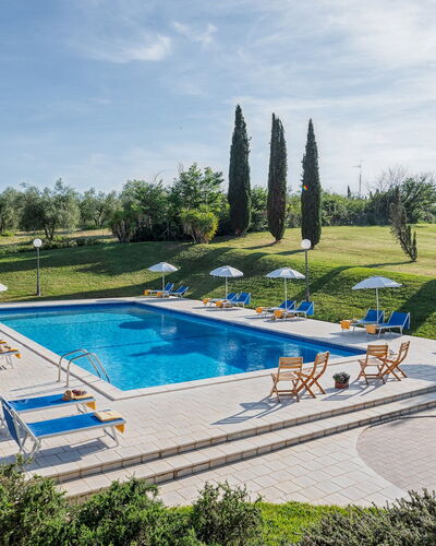 Villa Croci 12: Bleu, Piscine, Mobilier De Jardin, Recours, Biens, Balancelle, Jardin, Aménagement Paysager, Villa, Hôtel