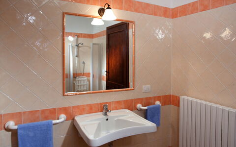 Val di Marco 12: Mur, Luminaire Plomberie, Sol, Design Intérieur, Sol, Salle De Bains, Robinet, Évier, Lavabo, Plomberie