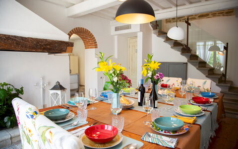 Torre Ginestre 12: Meubles, Design Intérieur, Table, Salle À Manger, Vaisselle, Chaise, Table Cuisine Et Salle A Manger, Nappe De Table, Textile, Pièce