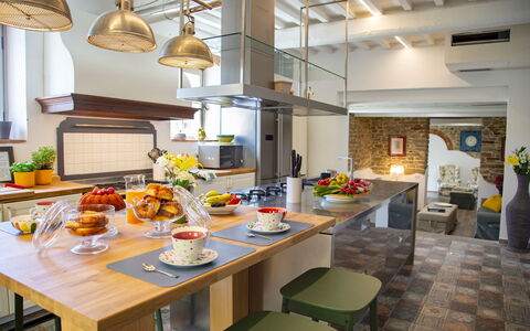 Torre Ginestre 12: Meubles, Design Intérieur, Cuisine, Sol, Comptoir, Plafond, Luminaire, Éclairage, Domicile, Sol