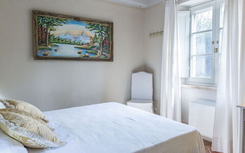 Albachiara 8: Chambre, Lit, Mur, Design Intérieur, Drap De Lit, Meubles, Literie, Sol, Pièce, Textile