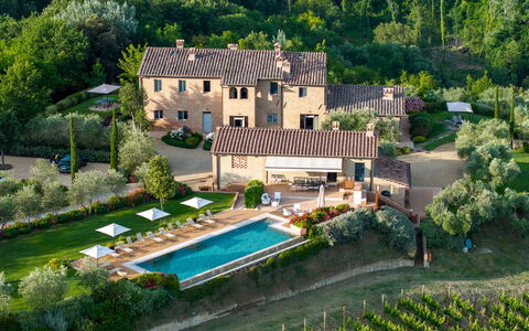 La Fonte di Santa Regina 8: Zone Résidentielle, Biens, Vue Du Ciel, Plantation, Photographie Aérienne, Aménagement Paysager, Villa, Piscine, Agriculture, Ferme