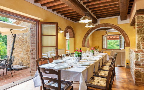 Il Casale di Manuele 12: Meubles, Mur, Design Intérieur, Table, Plafond, Table Cuisine Et Salle A Manger, Salle À Manger, Chaise, Domicile, Éclairage