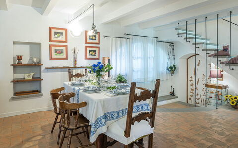 Casa Ciculino 8: Meubles, Design Intérieur, Mur, Sol, Table, Salle À Manger, Sol, Plafond, Chaise, Éclairage