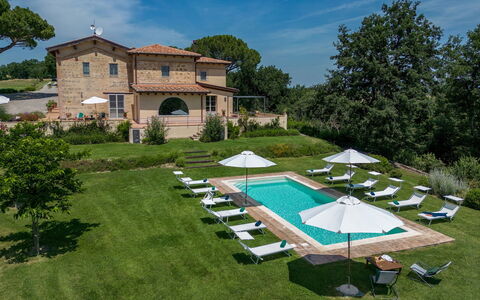 Il Colle di Donna Ilaria 12: Piscine, Biens, Jardin, Villa, Aménagement Paysager, Manoir, Mobilier De Jardin, Pelouse, Hacienda, Recours