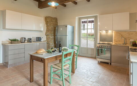 Il Colle di Donna Ilaria 12: Meubles, Cuisine, Design Intérieur, Sol, Mur, Appareil De Cuisine, Comptoir, Bois, Cabinetry, Sol