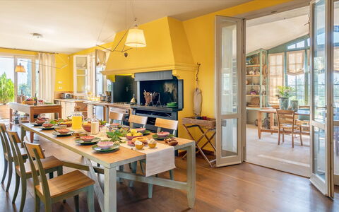 Casa del Vento 10: Meubles, Design Intérieur, Chaise, Sol, Table, Bois, Table Cuisine Et Salle A Manger, Plafond, Sol, Salle À Manger