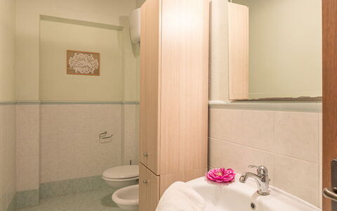 Il Fitto 10: Lavabo, Luminaire Plomberie, Sol, Salle De Bains, Sol, Évier, Design Intérieur, Robinet, Plomberie, Pièce