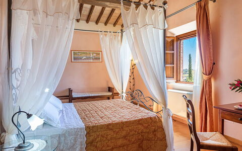 Il Fitto 10: Meubles, Design Intérieur, Mur, Lit, Chambre, Sol, Linge, Sol, Plafond, Textile