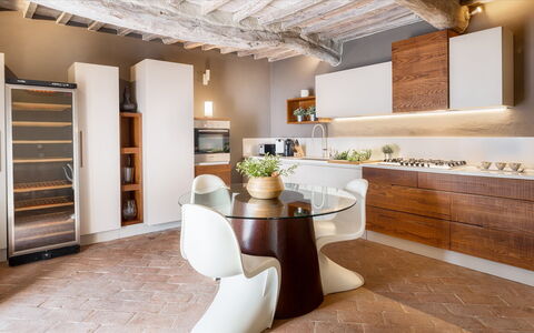 Cinque Cipressi 8: Meubles, Design Intérieur, Cuisine, Sol, Bois, Comptoir, Appareil De Cuisine, Sol, Cabinetry, Plafond