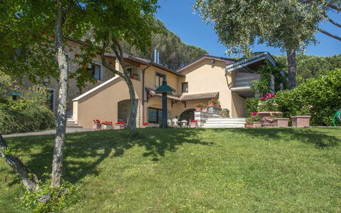 Il Vignale 18+2: Zone Résidentielle, Domicile, Jardin, Biens, Ombre, Aménagement Paysager, Hacienda, Pelouse, Cour, Villa