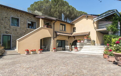Il Vignale 18+2: Domicile, Biens, Balcon, Ombre, Hacienda, Villa, Cour, Plante D'Appartement, Allée, Pot De Fleur