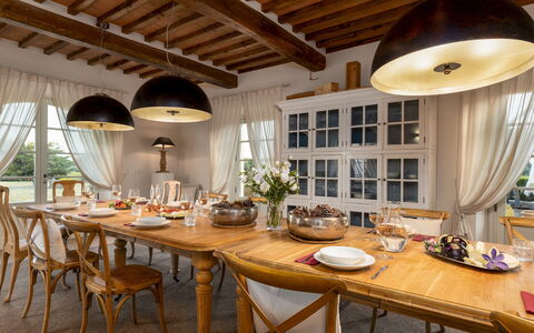 Villa Panorama 14: Meubles, Design Intérieur, Table, Bois, Chaise, Sol, Table Cuisine Et Salle A Manger, Salle À Manger, Plafond, Éclairage