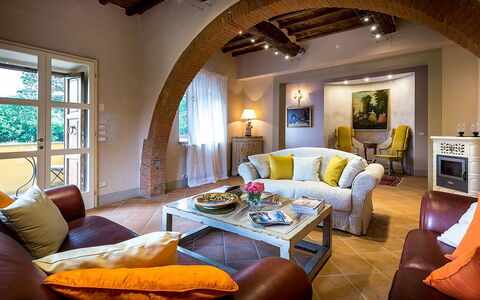 Le Querce dei Medici 12+2: Meubles, Design Intérieur, Canapé, Mur, Plafond, Pièce, Sol, Table, Chaise, Salon