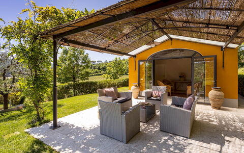 Le Querce dei Medici 12+2: Meubles, Chaise, Jardin, Ombre, Biens, Chalet, Eco Hôtel, Structure En Plein Air, Porche, Arrière-Cour