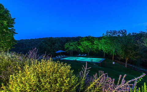 Monticchia 10: Bleu, La Nature, Jardin, Lumière Du Soleil, Aménagement Paysager, Piscine, Parc, Soirée, Eco Hôtel, Éclairage Paysager