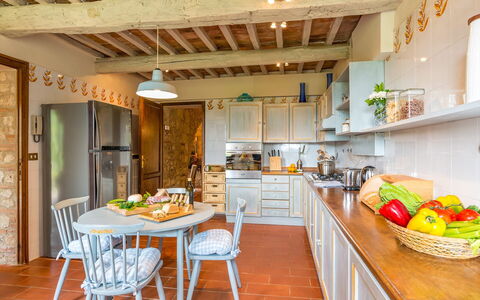 Monticchia 10: Meubles, Design Intérieur, Cuisine, Sol, Bois, Cabinetry, Comptoir, Plafond, Sol, Pièce