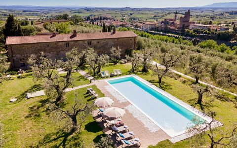 Villa Monnalisa 12: Hacienda, Aliments