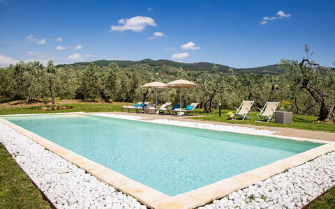 Villa Monnalisa 12: Paysage Naturel, Colline, Chaîne De Montagnes, Piscine, Vallée, Biens, Crête, Aménagement Paysager, Ferme, Hacienda