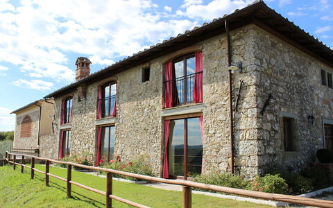 Villa la Poiana 10: Porte, Chalet, Ferme, Biens, Fenêtre À Guillotine, Cour, Brique, Villa, Plante D'Appartement, Balcon