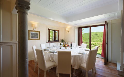 Villa la Poiana 10: Meubles, Design Intérieur, Table, Chaise, Plafond, Pièce, Sol, Table Cuisine Et Salle A Manger, Sol, Salle À Manger