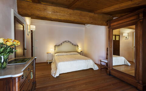 Villa la Poiana 10: Design Intérieur, Meubles, Bois, Sol, Plafond, Sol, Pièce, Lit, Chambre, Éclairage