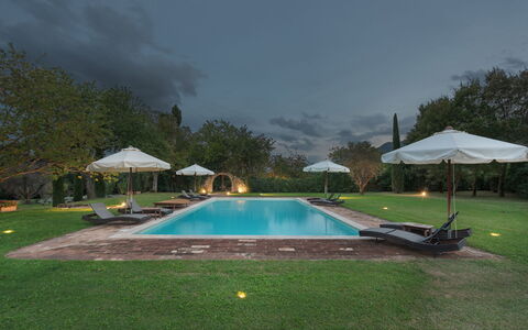 San Francesco 12: Piscine, Jardin, Mobilier De Jardin, Recours, Pelouse, Biens, Loisir, Aménagement Paysager, Hacienda, Ombre