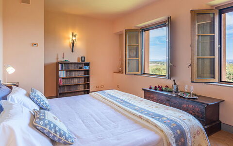 Villa Il Foramasso 10+2: Mur, Chambre, Lit, Drap De Lit, Meubles, Pièce, Domicile, Sol, Cadre De Lit, Literie