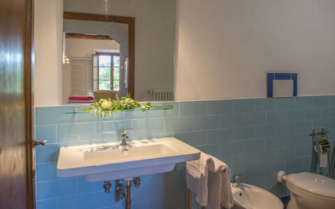 Bossoncina 8+1: Lavabo, Luminaire Plomberie, Design Intérieur, Évier, Sol, Salle De Bains, Robinet, Sol, Plomberie, Éclairage