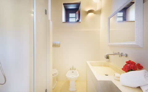 Ca Maggiore 10+2: Salle De Bains, Lavabo, Luminaire Plomberie, Mur, Sol, Sol, Design Intérieur, Évier, Robinet, Toilette
