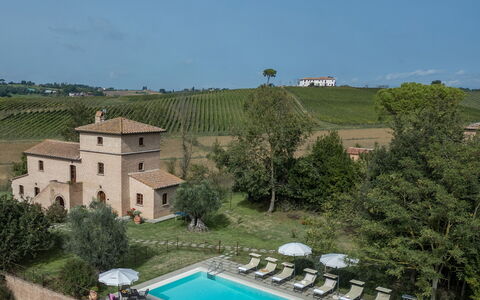 Casale Cinque Valli 8: Biens, Villa, Hacienda, Piscine, Hôtel, Manoir
