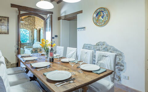 Dalmanuta 8: Meubles, Design Intérieur, Table, Chaise, Bois, Plafond, Sol, Salle À Manger, Table Cuisine Et Salle A Manger, Pièce