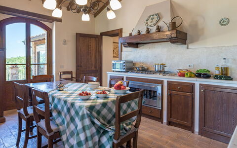 Dalmanuta 8: Meubles, Design Intérieur, Cuisine, Bois, Table, Table Cuisine Et Salle A Manger, Sol, Salle À Manger, Chaise, Comptoir