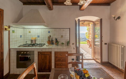 Vista del Lago 12: Mur, Sol, Meubles, Design Intérieur, Domicile, Porte, Chaise, Tache De Bois, Dur, Cuisine
