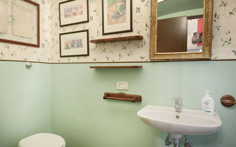 Poggerello 10: Mur, Design Intérieur, Lavabo, Luminaire Plomberie, Plomberie, Salle De Bains, Robinet, Pièce, Évier, Cadre