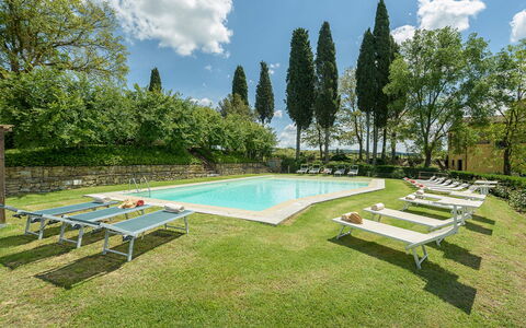 Poggerello 10: Biens, Jardin, Hacienda, Pelouse, Villa, Cour, Haie, Cour, Hôtel, Arrière-Cour
