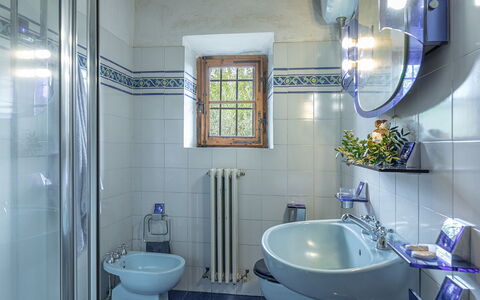 Poderino 6: Luminaire Plomberie, Design Intérieur, Lavabo, Salle De Bains, Évier, Robinet, Sol, Plomberie, Sol, Éclairage