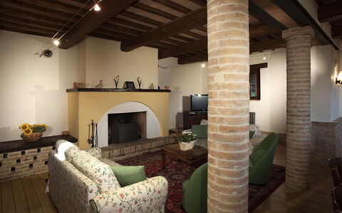 Il Borgo 16: Meubles, Design Intérieur, Sol, Mur, Sol, Plafond, Bois, Pièce, Éclairage, Salon