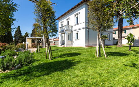 Villa Sole al Molino a Vento 8: Maison, Domicile, Zone Résidentielle, Biens, Jardin, Pelouse, Aménagement Paysager, Ombre, Porche, Cour