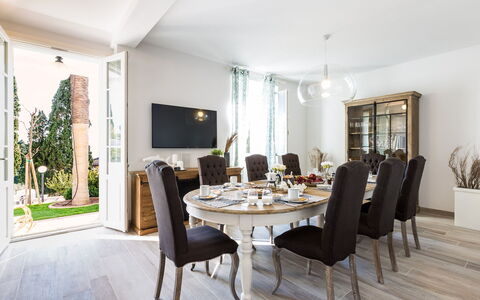 Villa Sole al Molino a Vento 8: Meubles, Design Intérieur, Sol, Table, Chaise, Bois, Sol, Pièce, Table Cuisine Et Salle A Manger, Salle À Manger