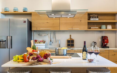 Villa Sole al Molino a Vento 8: Meubles, Cuisine, Appareil De Cuisine, Comptoir, Design Intérieur, Cabinetry, Sol, Principaux Appliance, Bois, Vaisselle