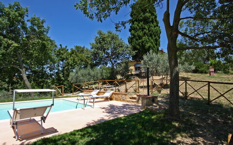 Monterzi 4: Biens, Piscine, Hacienda, Arrière-Cour, Ombre, Jardin, Villa, Cour, Aménagement Paysager, Mobilier De Jardin