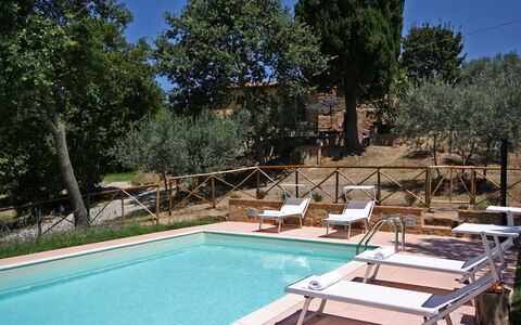 Monterzi 4: Piscine, Meubles, Mobilier De Jardin, Recours, Chaise, Biens, Hacienda, Villa, Balancelle, Hôtel